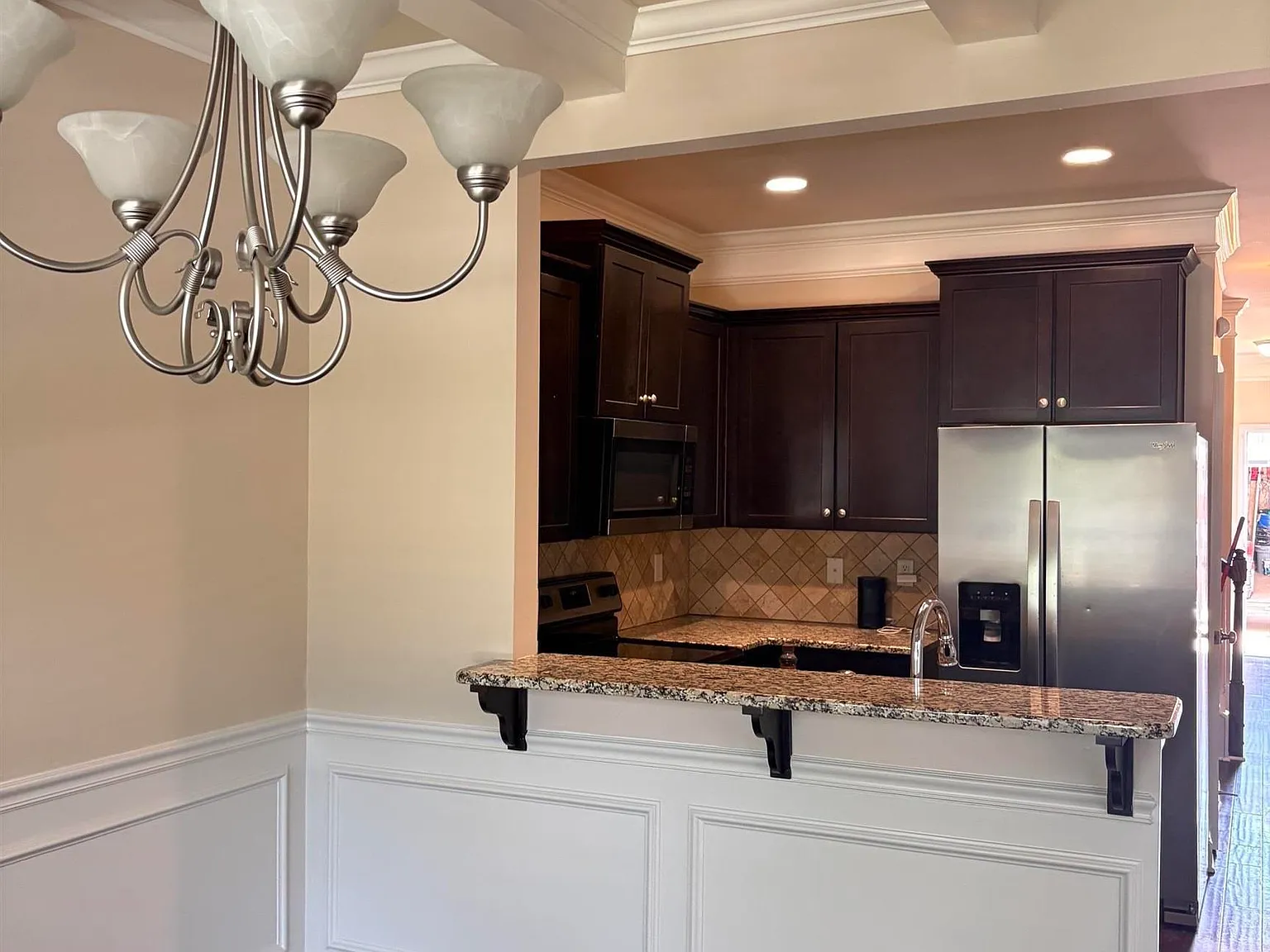 3 bed, 2.5 bath, 1808 sqft, $1,795 — Photo 3