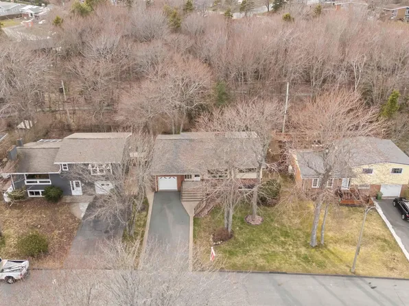 71 Woodward Cres, Halifax, NS B3M 1J6
