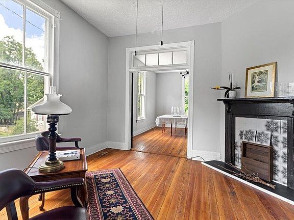 Living room with (non functioning) fireplace