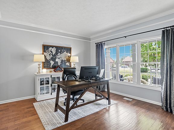 4th image of 18617 Oakmont Dr