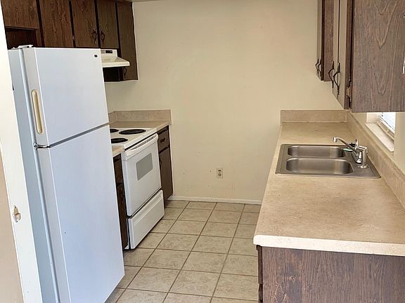 3rd image of 1053 Tompkins Dr