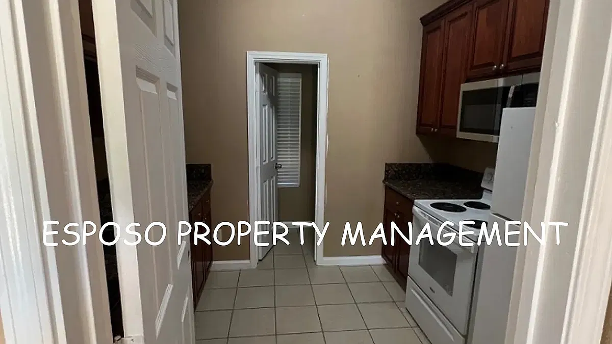 1751 Van Ness Ave #102 - 1747 — Photo 2