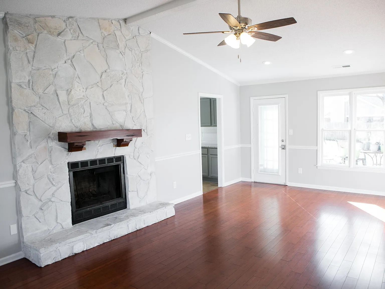 3 bed, 1150 sqft, $1,500 — Photo 1