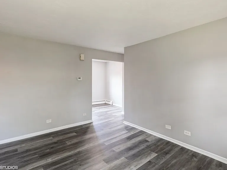 Palatine Park Apartments — Photo 9