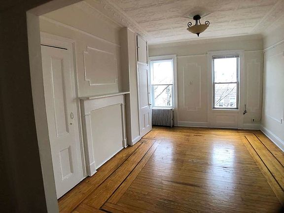 4th image of 422 Graham Ave #3F