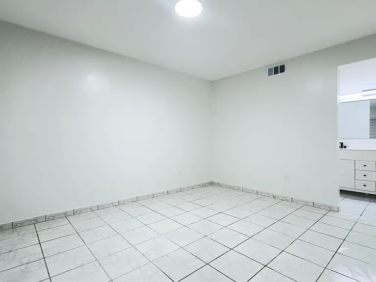 20015 NE 3rd Ct #1 — Photo 7