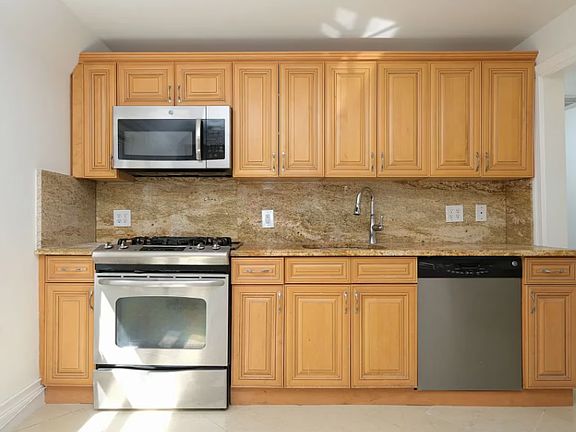2nd image of 821 Palmer Rd #1