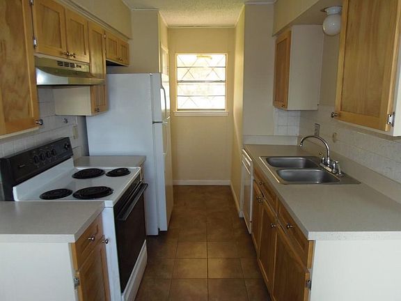 4th image of 918 Waikiki Dr
