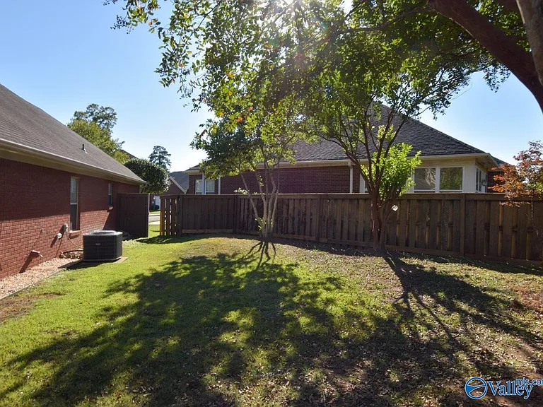 118 Canterbury Dr — Photo 20
