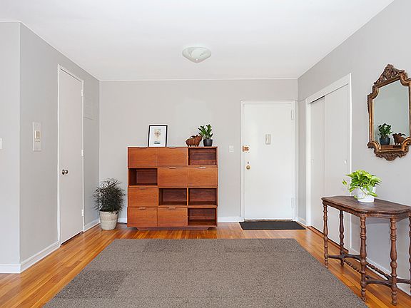 5th image of 616 E 18th St APT 2M
