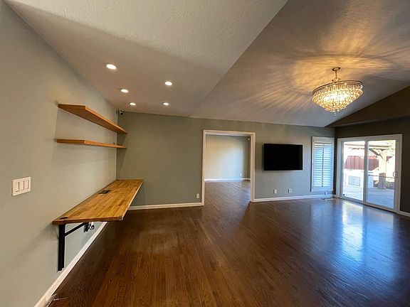 4th image of 2654 Briarwood Dr