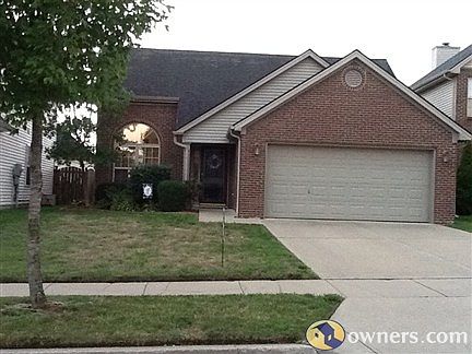 Front of home with 2 car garage