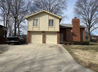 442 N Garfield Ave, Bonner Springs, KS 66012