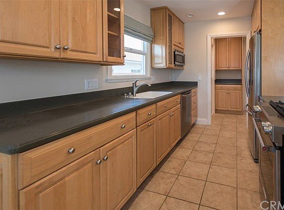 5th image of 1027 Avenue B