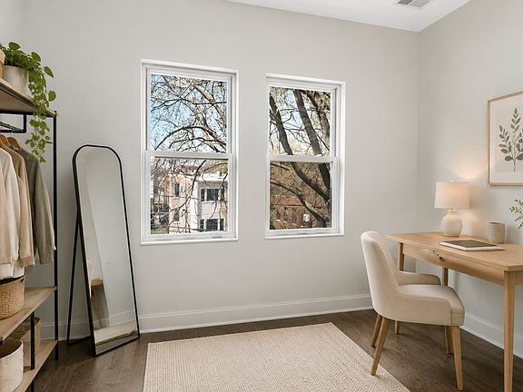 4th image of 846 N Hamlin Ave #2