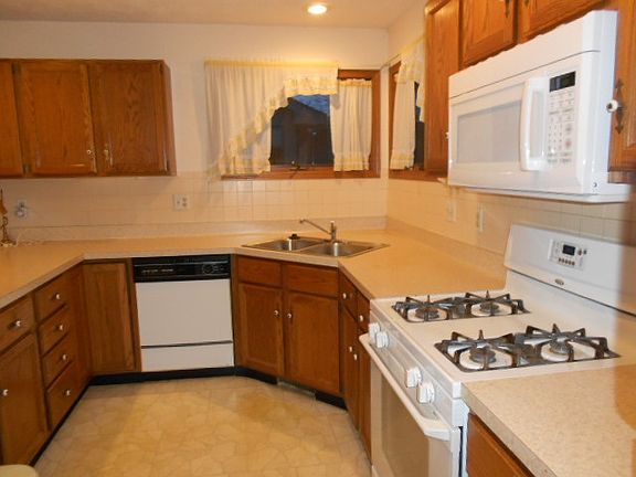 3rd image of 544 Triton Ave