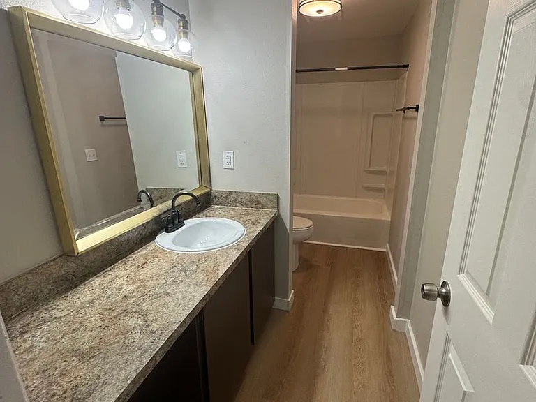 530-Elmwood Village — Photo 44