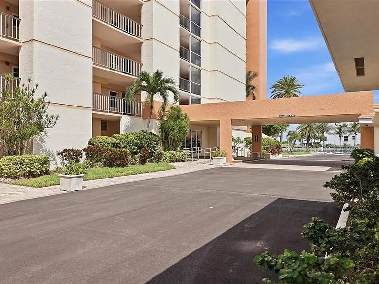 4401 Gulf Of Mexico Dr #907 — Photo 2