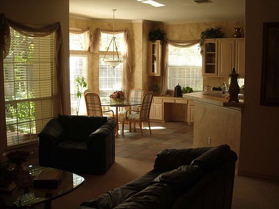 Familyroom,kitchen,breakfast room all open