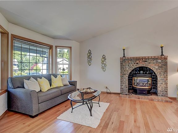 5th image of 19246 23rd Ave NE