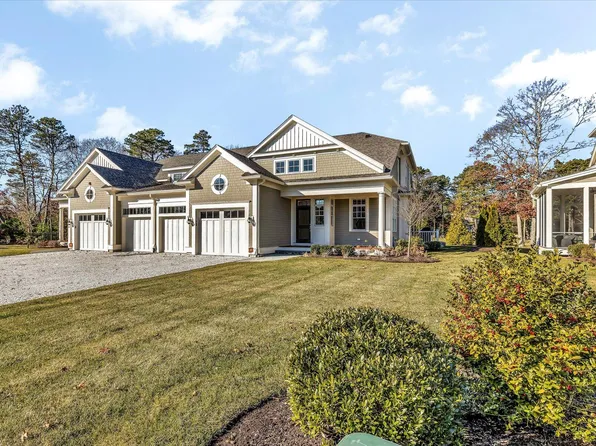 4 Clayton Circle #B, Mashpee, MA 02649