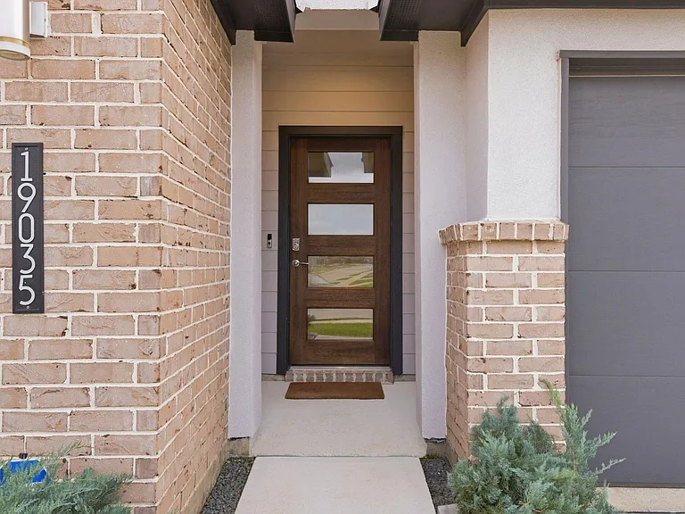 19035 Denstone Cliff Way — Photo 2