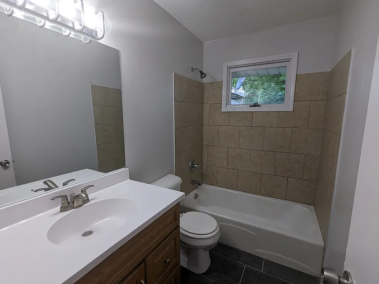 1005-1007 NW Range St — Photo 10
