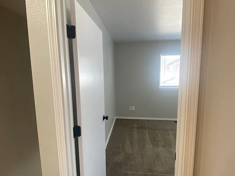 1207 S Ivy St — Photo 35