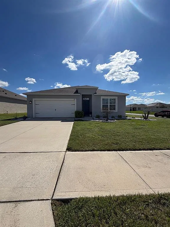 4 bed, 2.0 bath, 1851 sqft, $2,200 — Photo 1