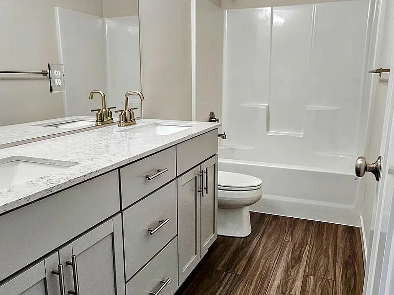 Guest full bath