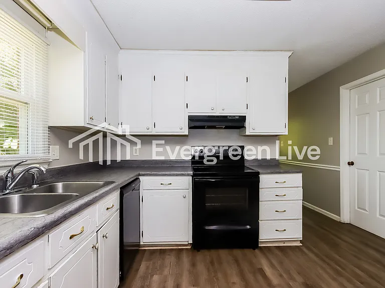 2511 Cliffside Dr — Photo 6