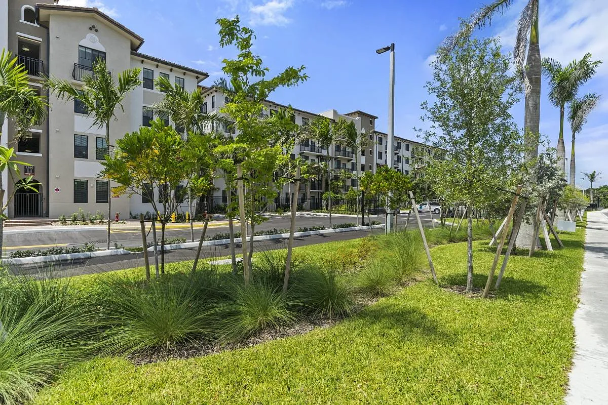 Pasadena Blvd, Pembroke Pines — Photo 1