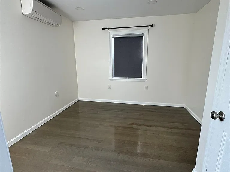 14334 222nd St — Photo 5
