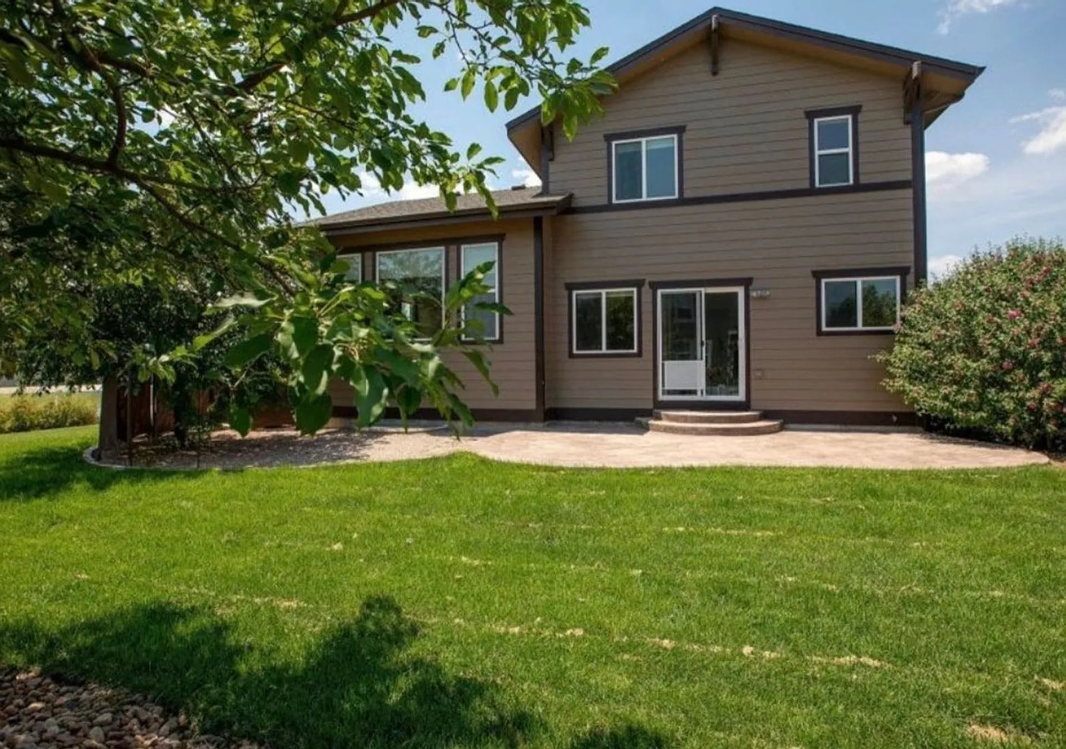 Spacious 4BR House in Loveland — Photo 2