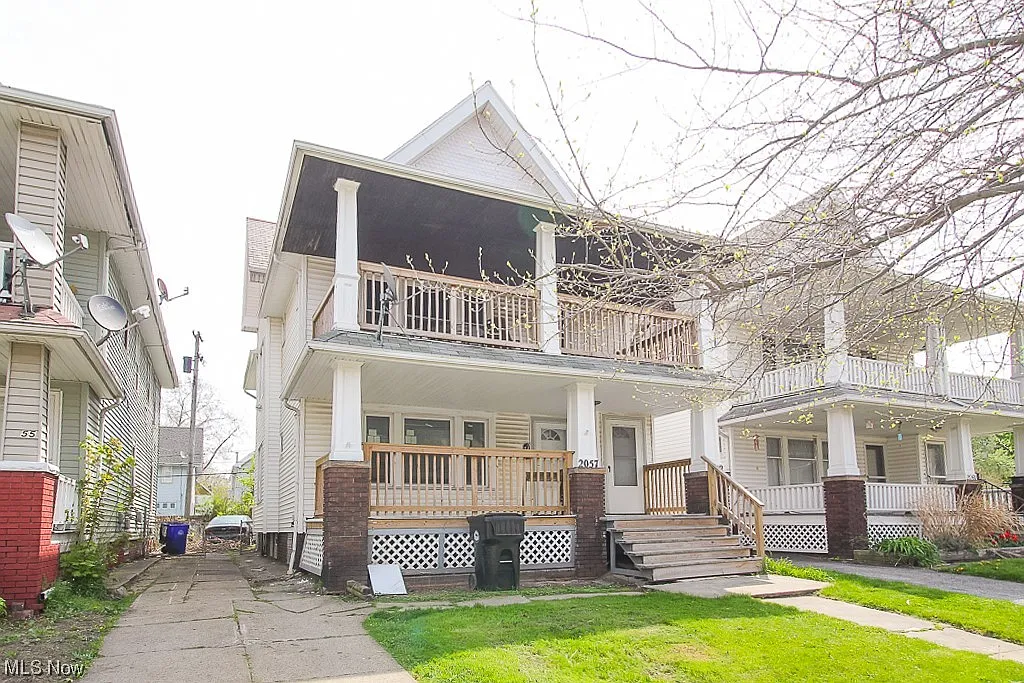 2057 W 91st St photo 1