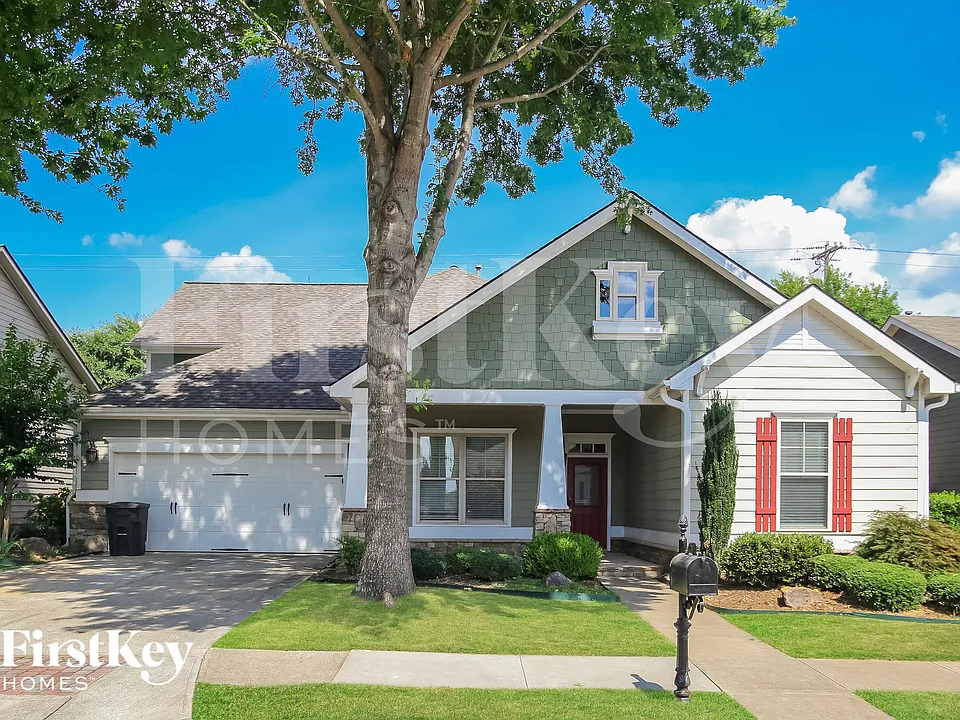 207 Hickory Nut Ln