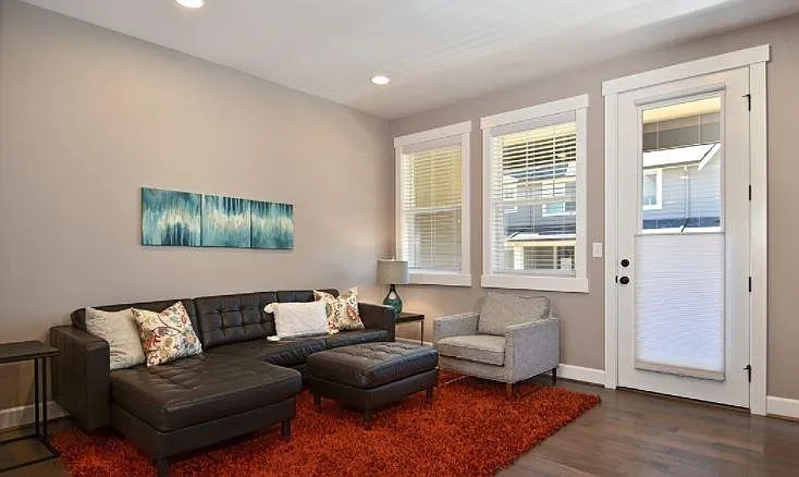 1341 Brooklyn Walk NE — Photo 3