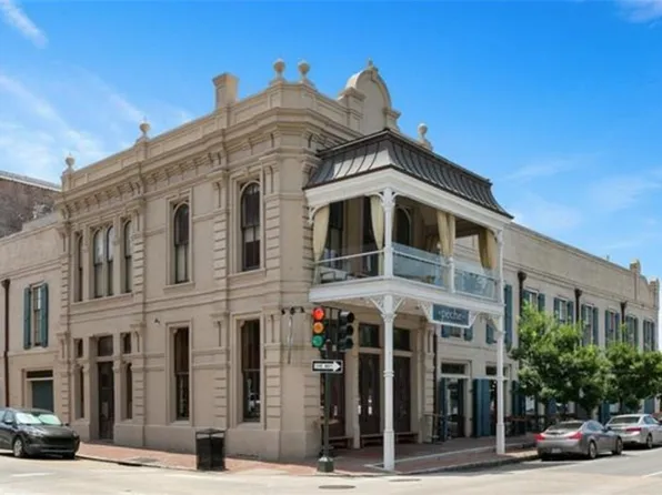 450 Julia St APT 3E, New Orleans, LA 70130