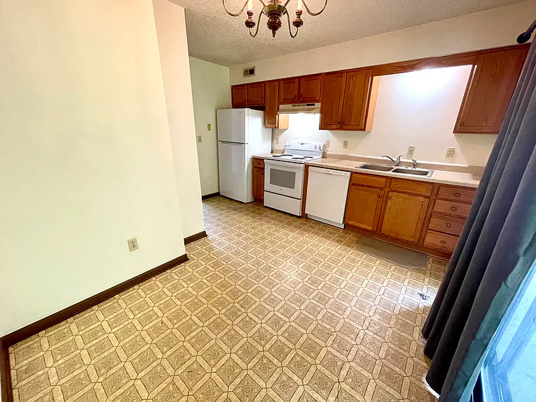 4515 W Millbrook Dr #E — Photo 6