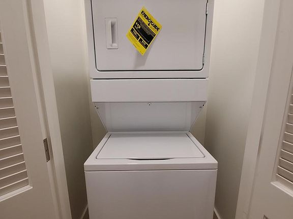 3rd image of 419 Pierce St #10
