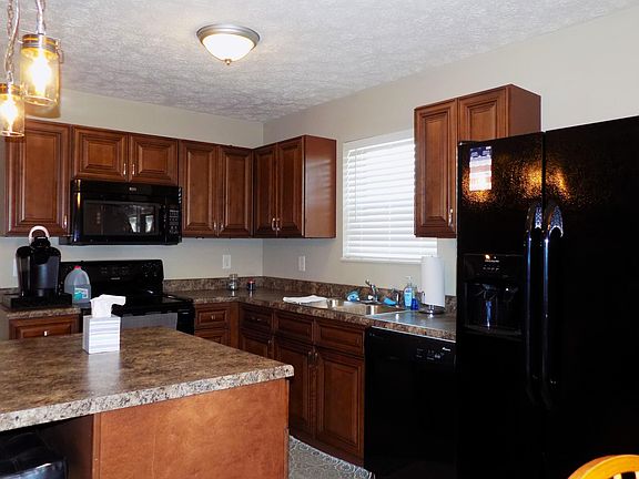 4th image of 642 Privet Dr