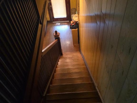 5th image of 1015 E St NE