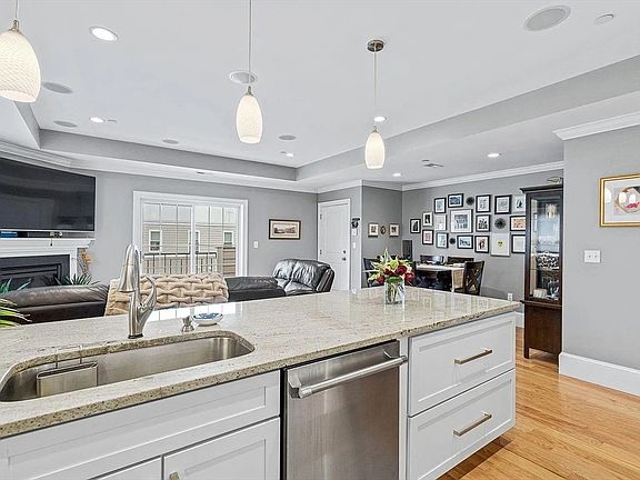 2nd image of 858 E 2nd St #7