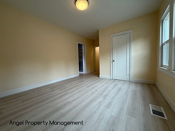 3rd image of 2114 23rd St APT 1