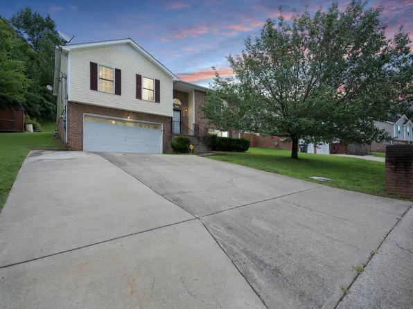 1019 Hedge Apple Dr, Clarksville, TN 37040
