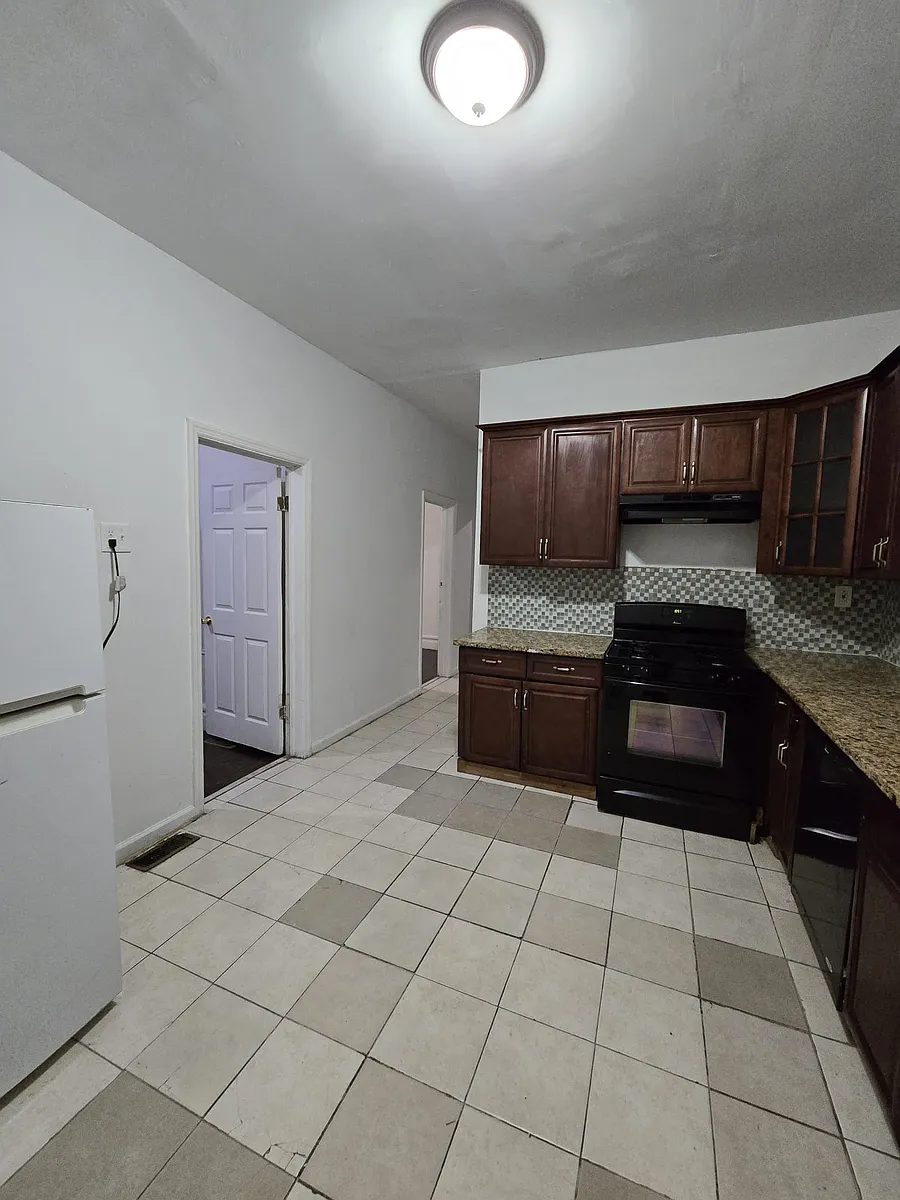 Building Photo - 43 Treacy Ave #1