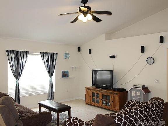 Big Windows to Let in Florida's Beautiful Sunshine