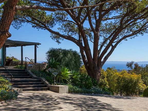 entry steps and ocean view