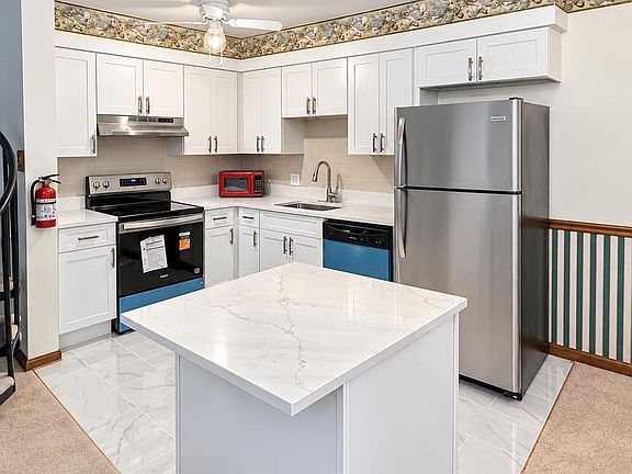 2nd image of 19 Summit Ct