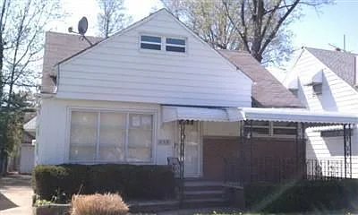 258 E 257th St photo 1